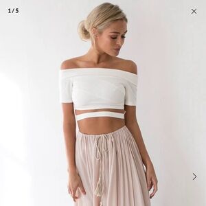 Hello Molly NWT Crop White Zip Off The Should Tee Size M